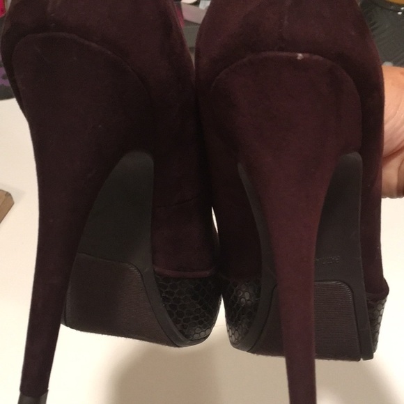 Carlos Santana Size 7 Stilettos 5” Heels Brown Suede Decorative Toe Classy Shoes - Picture 4 of 6